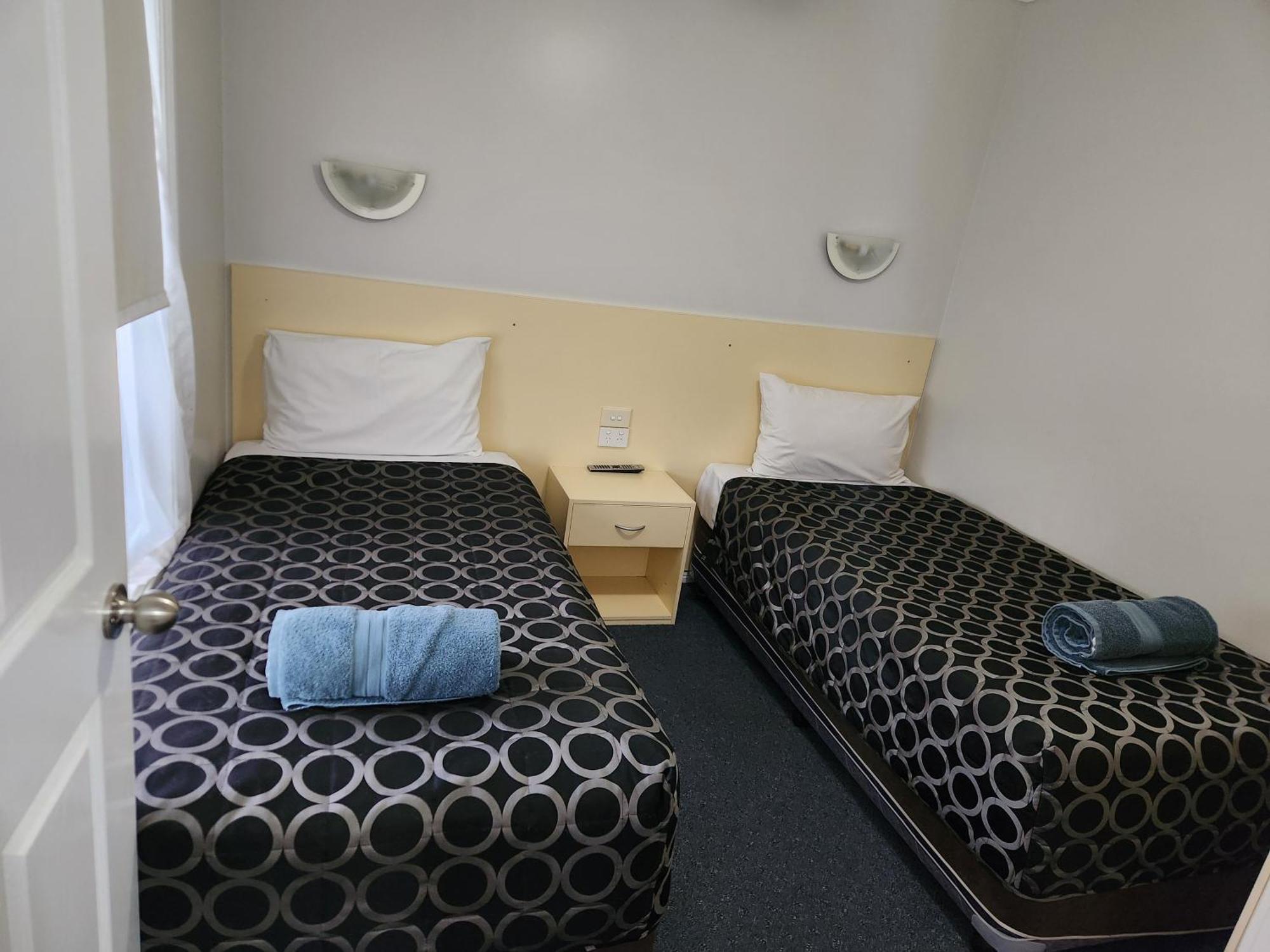 Motel And 3*