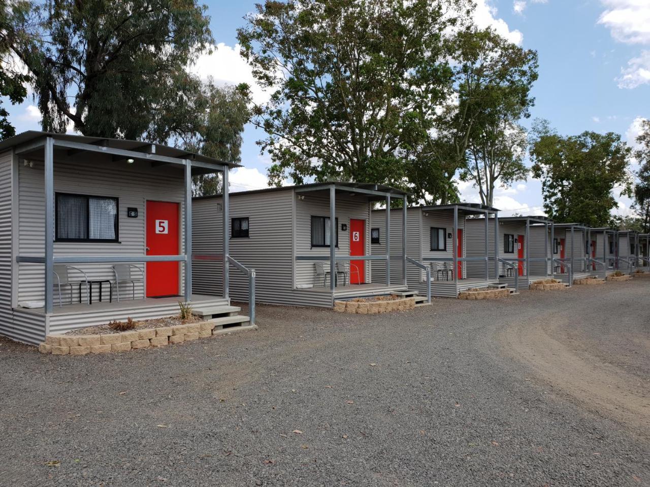 Motel And 3*