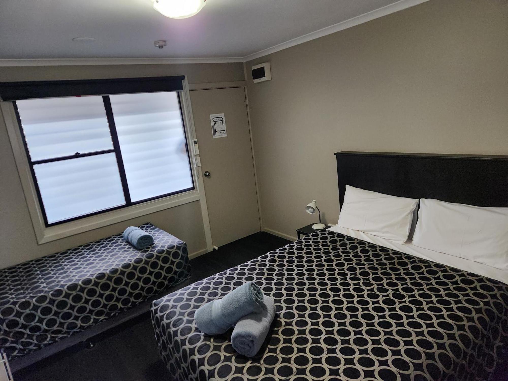 Motel And 3*